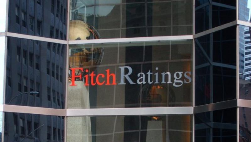 Fitch a retrogradat ratingurile Italiei si Spaniei. Actiunile americane, euro si petrolul, in scadere