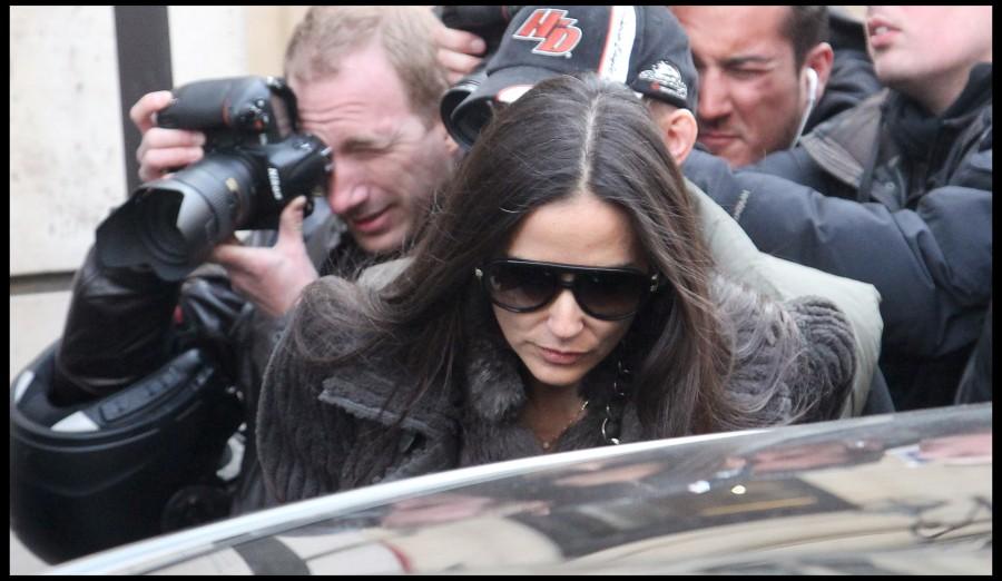 VIDEO! Demi Moore, spaima paparazzilor