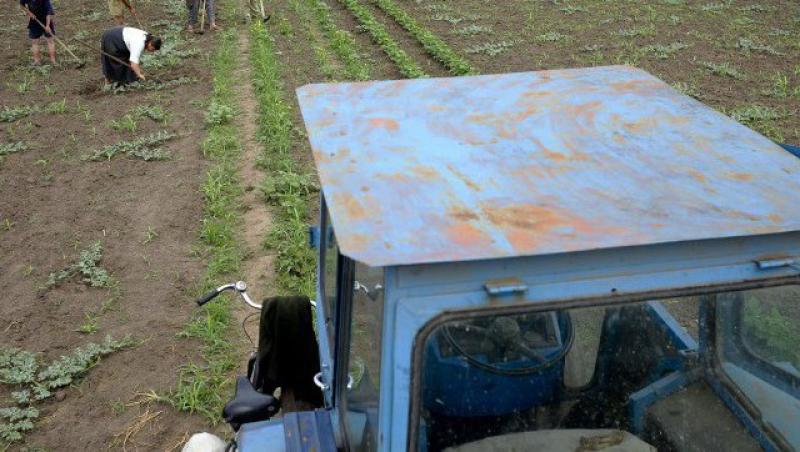 VIDEO! Un agricultor din Neamt s-a inecat aseara la volanul tractorului sau