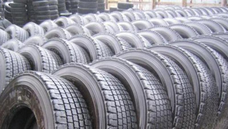 20 de TIR-uri cu pneuri de iarna de import fara acte, confiscate