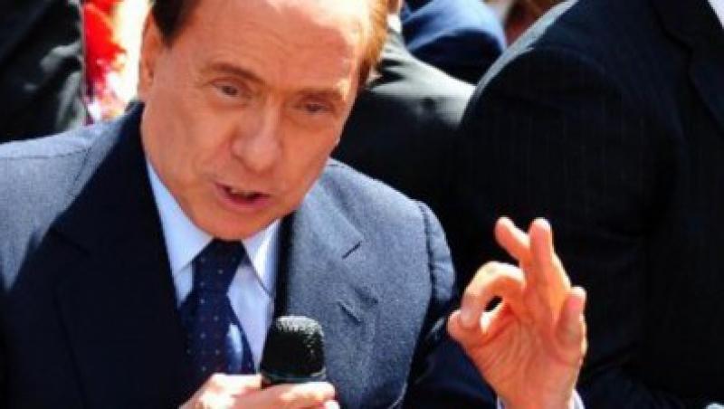 VIDEO! Daca nu va mai fi premier, Berlusconi s-ar putea reapuca de cantat!