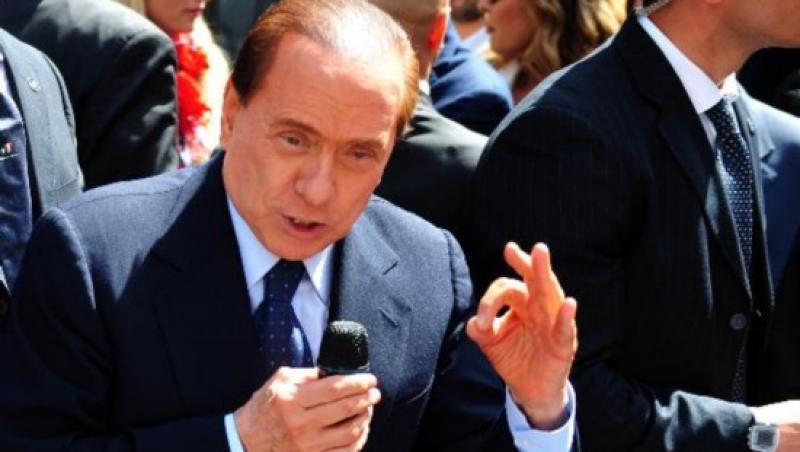 VIDEO! Daca nu va mai fi premier, Berlusconi s-ar putea reapuca de cantat!