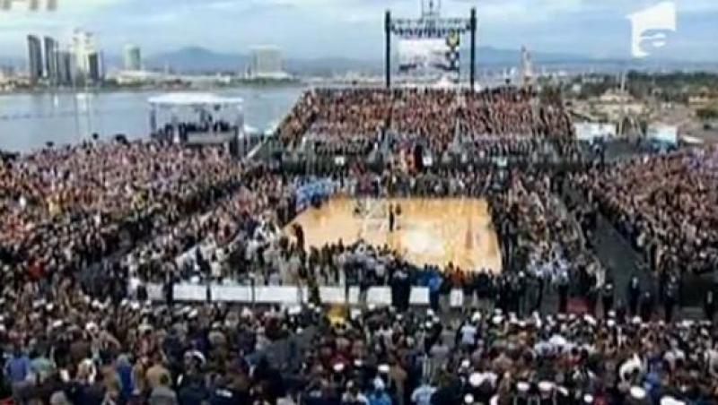VIDEO! Obama a asistat la meci de baschet pe un portavion