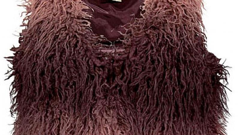 FOTO! Vesta de blana, un accesoriu chic in sezonul rece
