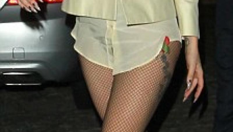 FOTO! Uite-o pe Lady Gaga in fundul gol pe strada!