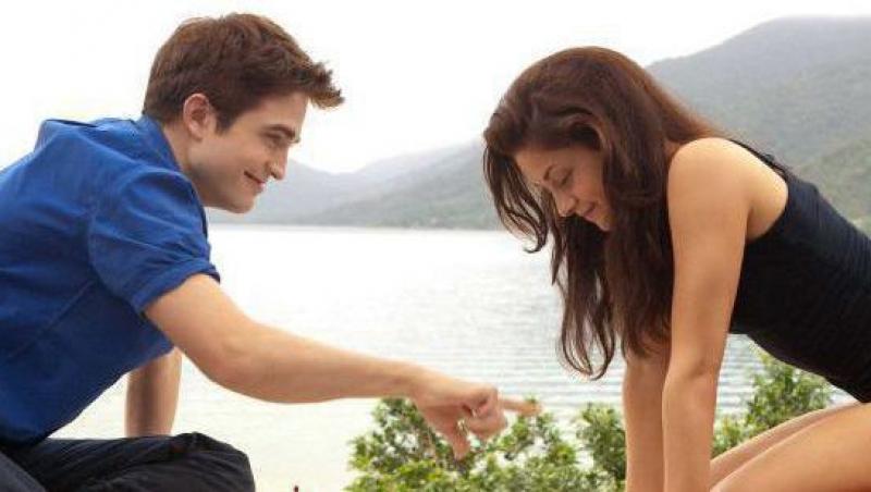 Kristen Stewart si Robert Pattinson sunt mirii anului in Saga Amurg: Zori de zi – Partea 1