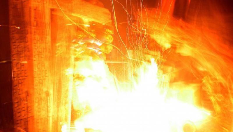 VIDEO! Incendiu puternic in Constanta: mii de baloti de lucerna, mistuiti de flacari