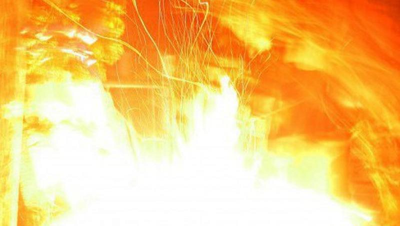 VIDEO! Incendiu puternic in Constanta: mii de baloti de lucerna, mistuiti de flacari