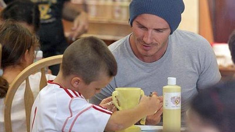 FOTO! Copiii lui David Beckham au decorat trofeul tatalui lor