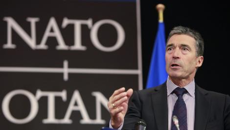 Secretarul general al NATO si-a rupt mana