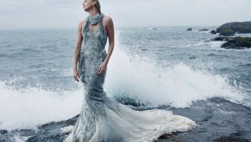 FOTO! Charlize Theron, cea mai SEXY sirena din istorie!
