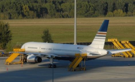 Pasagerii unui zbor, obligati sa stranga de 24.000 de euro pentru a ajunge la destinatie