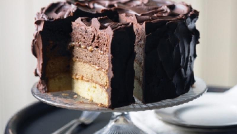 Desert delicios: Tort de ciocolata si caramel