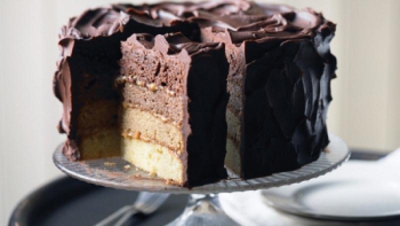 Desert delicios: Tort de ciocolata si caramel