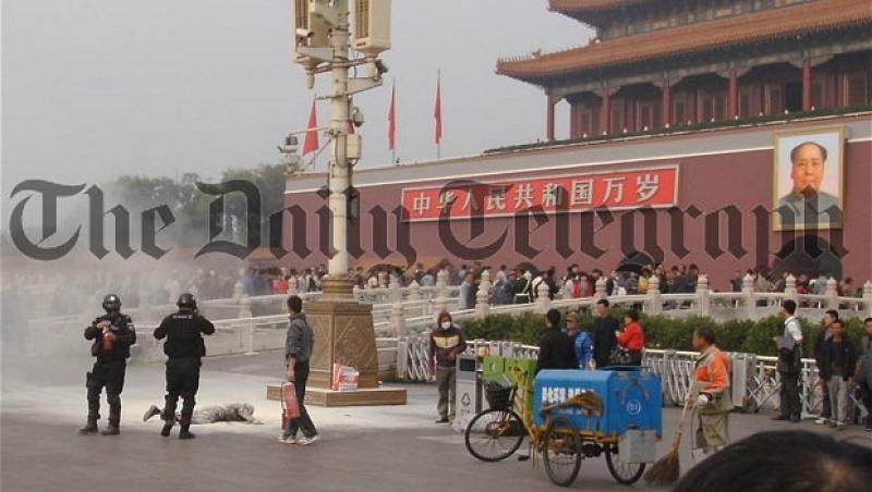 SOCANT! Cenzura la Beijing: Un chinez si-a dat foc in Piata Tiananmen