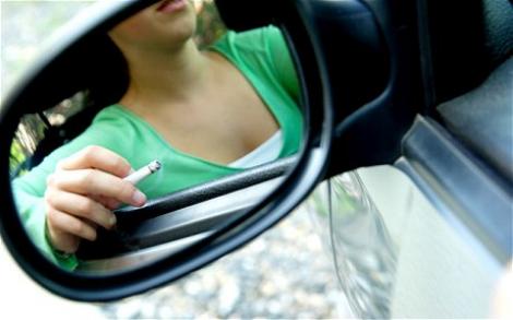 Propunere: Fumatul, interzis in masini