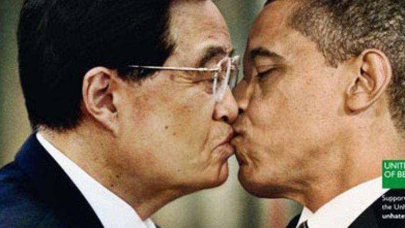 FOTO! Papa Benedict se saruta pe gura un preot musulman, Barack Obama cu Hu Jintao: Campanie provocatoare marca Benetton