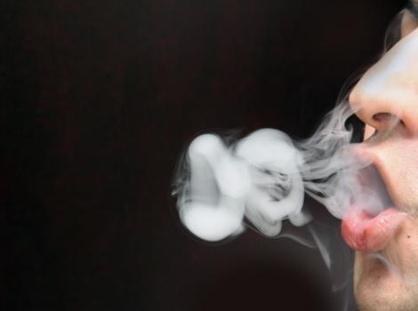 Studiu: Fumatul distruge plamanii tinerilor din Romania!
