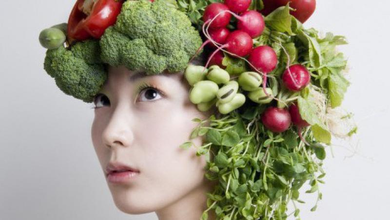 GALERIE FOTO! Un artist japonez a realizat coafuri din fructe, legume si flori!