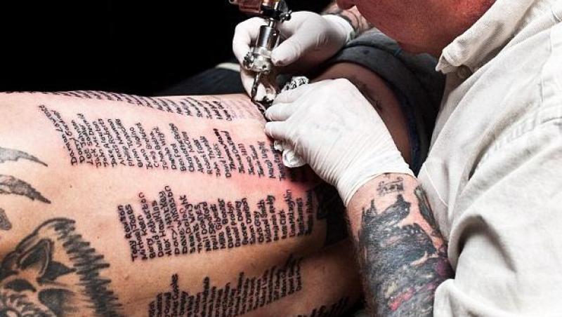 FOTO! Un soldat britanic si-a tatuat 383 de nume ale camarazilor ucisi in Afganistan