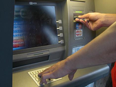 ATENTIE: Noua metoda de furt la bancomat!