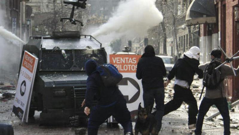 VIDEO! Noi violente in Chile: studentii s-au batut cu politistii