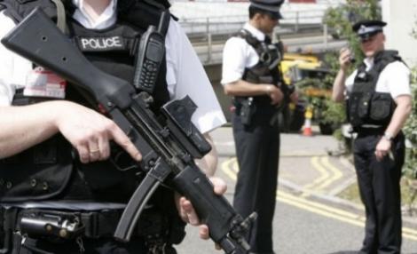Patru politisti, injunghiati intr-un cartier londonez