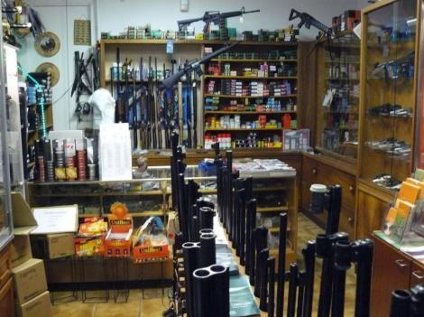 UPDATE - VIDEO! Jaf la un magazin de arme din Resita