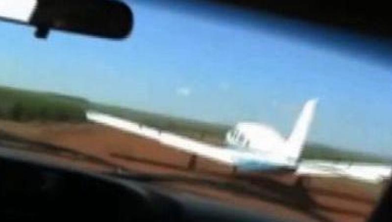 VIDEO! Brazilia: O masina de politie a impiedicat decolarea unui avion