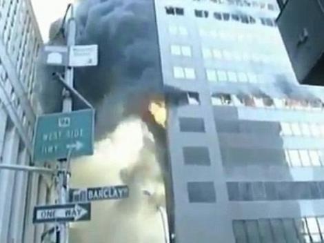 9/11: O inregistrare video demonteaza teoria conspiratiei - A 7-a cladire de la WTC, distrusa de flacari