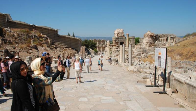 FOTO! Protagonistele Next Top Model au parte de un shooting de exceptie in emblematicul oras antic Efes