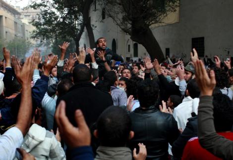 Egipt: Guvernul si-a dat demisia in urma protestelor de la Cairo