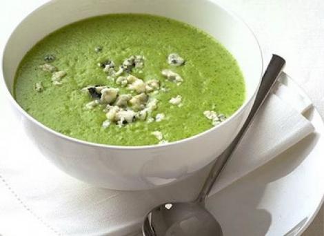 Reteta usoara: Supa de broccoli cu nuci