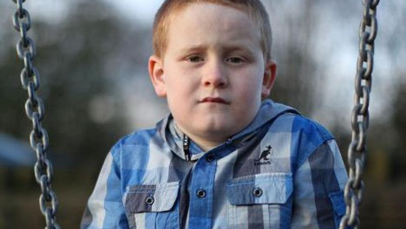 Marea Britanie: un baietel de 7 ani risca sa moara daca rade