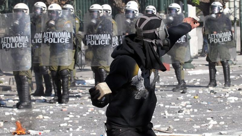 Grecia: Protestatarii au aruncat cu... 