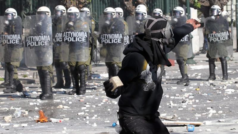 Grecia: Protestatarii au aruncat cu... 