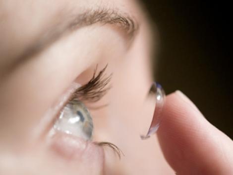 Prin lentilele de contact computerizate poti primi informatia direct in ochi