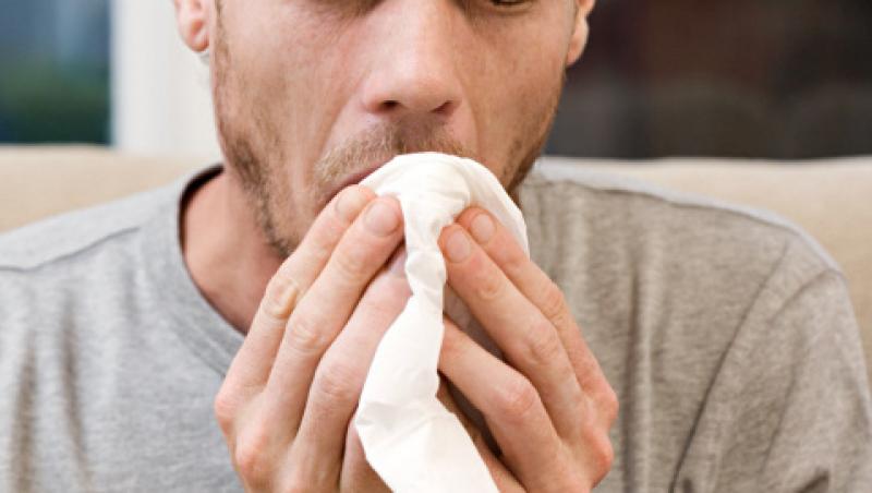 Infectiile respiratorii de sezon si cancerul pulmonar debuteaza cu acelasi simptom: tusea