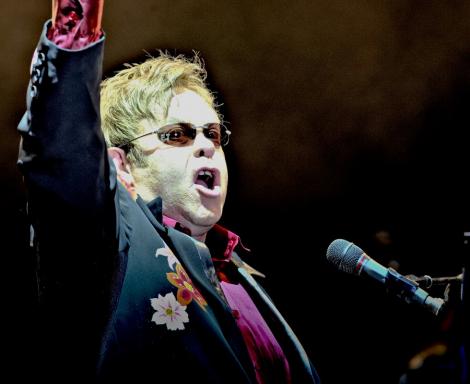 VIDEO! Elton John are o floare care ii poarta numele