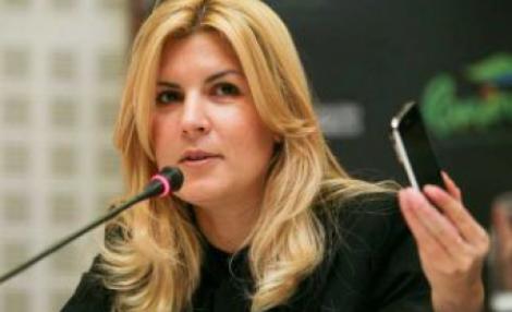 Elena Udrea cumpara smartphone-uri pentru angajatii MT pe bani europeni