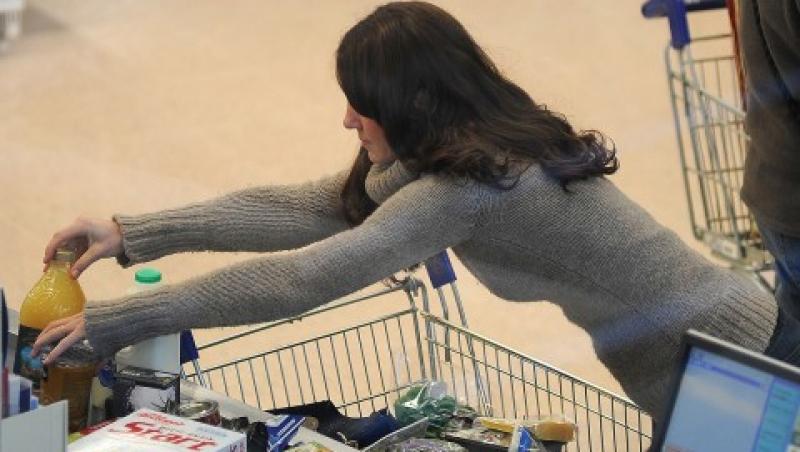 FOTO! Gospodina regala: Kate Middleton, la cumparat de cartofi!