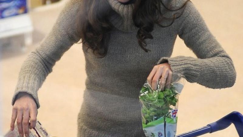 FOTO! Gospodina regala: Kate Middleton, la cumparat de cartofi!