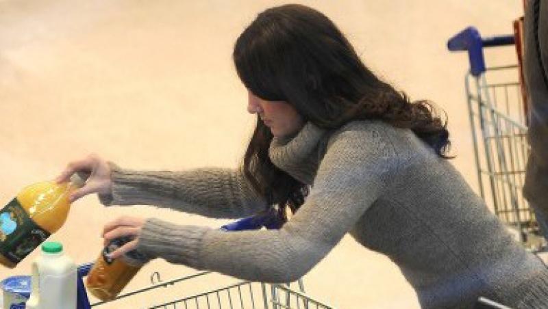 FOTO! Gospodina regala: Kate Middleton, la cumparat de cartofi!