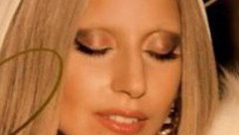 Lady Gaga a lansat un album surpriza de Craciun