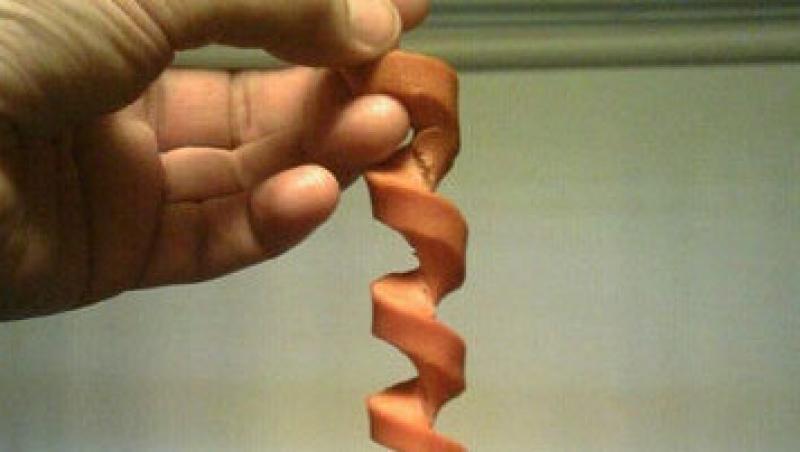 Mic dejun amuzant: Hotdog spirala!