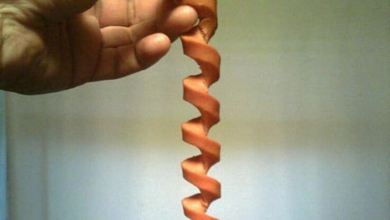 Mic dejun amuzant: Hotdog spirala!