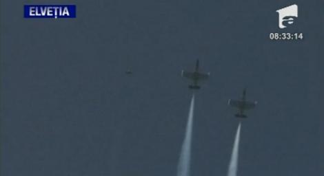 VIDEO! Aeronautul elvetian Yves Rossy a zburat in formatie cu doua avioane