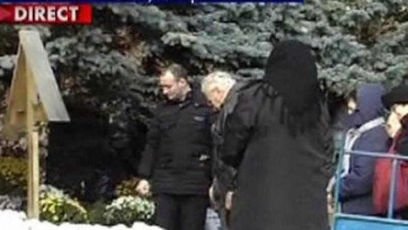 VIDEO! Zeci de mii de pelerini sunt asteptati la mormantul parintelui Arsenie Boca