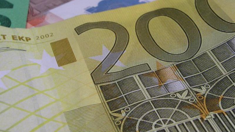 Economist francez: Euro s-ar putea prabusi pana la Craciun