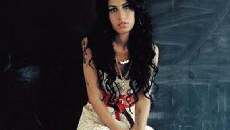 FOTO! Rochia lui Amy Winehouse, scoasa la licitatie!